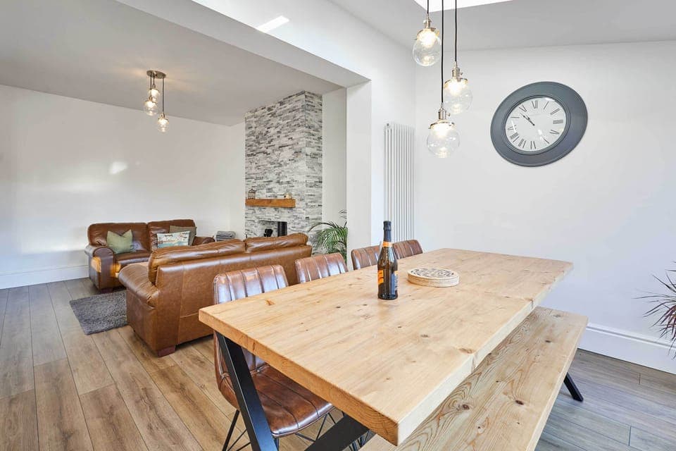 Peasholm Place, Scarborough - Host & Stay