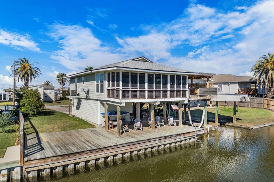 Charming home located on the canal.