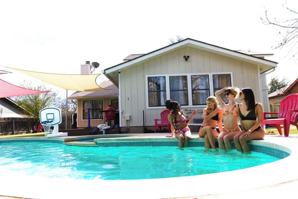 Heated pool and jaccuzi