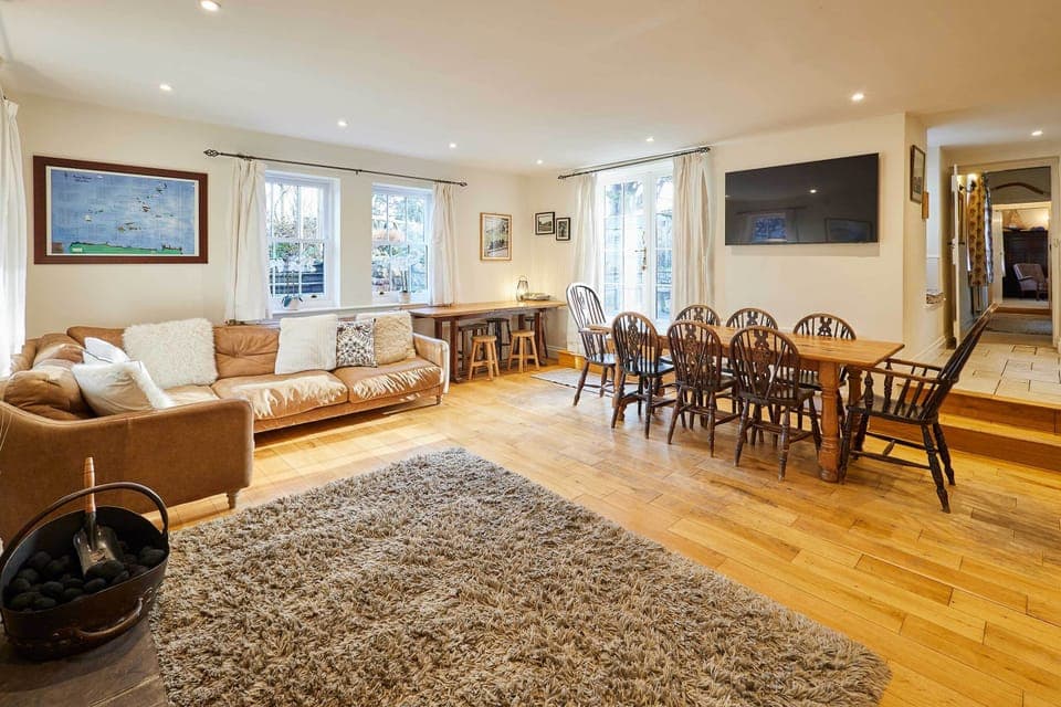 Newton Cottage, High Newton-by-the-Sea - Host & Stay