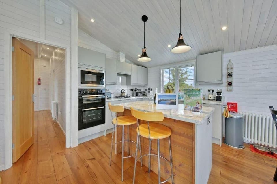 Mahonia Lodge, Willington - Host & Stay