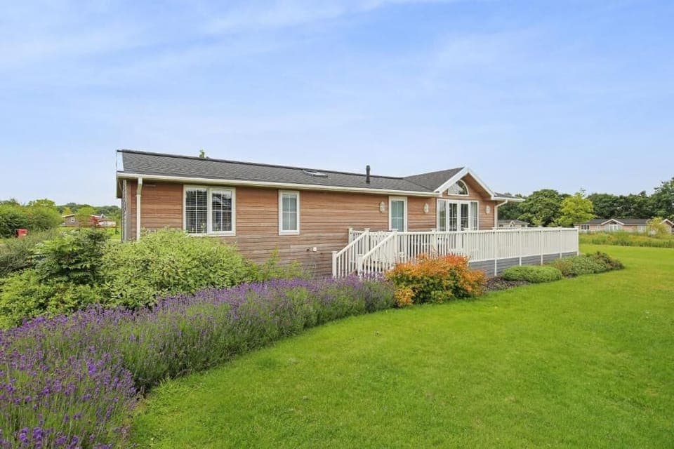 Mahonia Lodge, Willington - Host & Stay