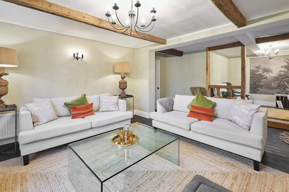 Paradise Farm, Islebeck - Host & Stay