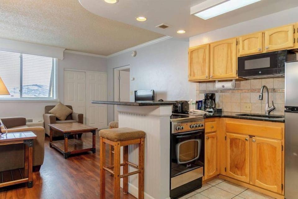 Enjoy easy snacks and coffee with a practical, fully equipped kitchenette.
