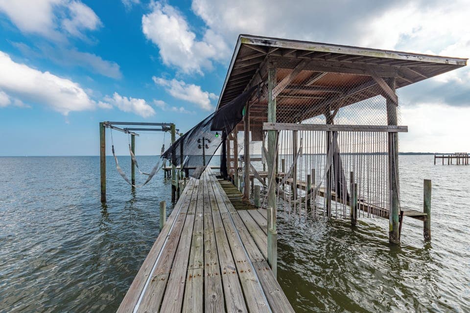 The private 325' dock - 2 boat lifts, 10' cleaning table, & 14" stadium lighting