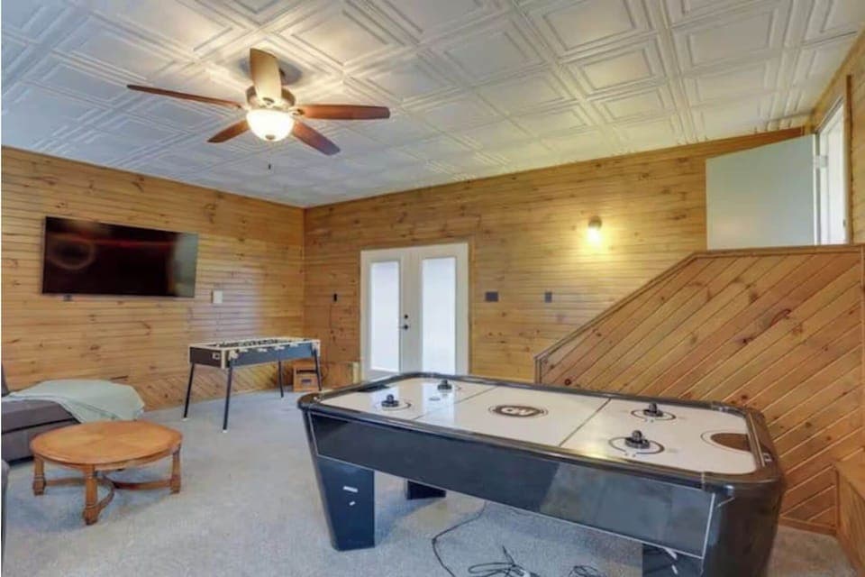 Game room, Smart TV, Sectional couch with pullout bed, Foosball , air hockey