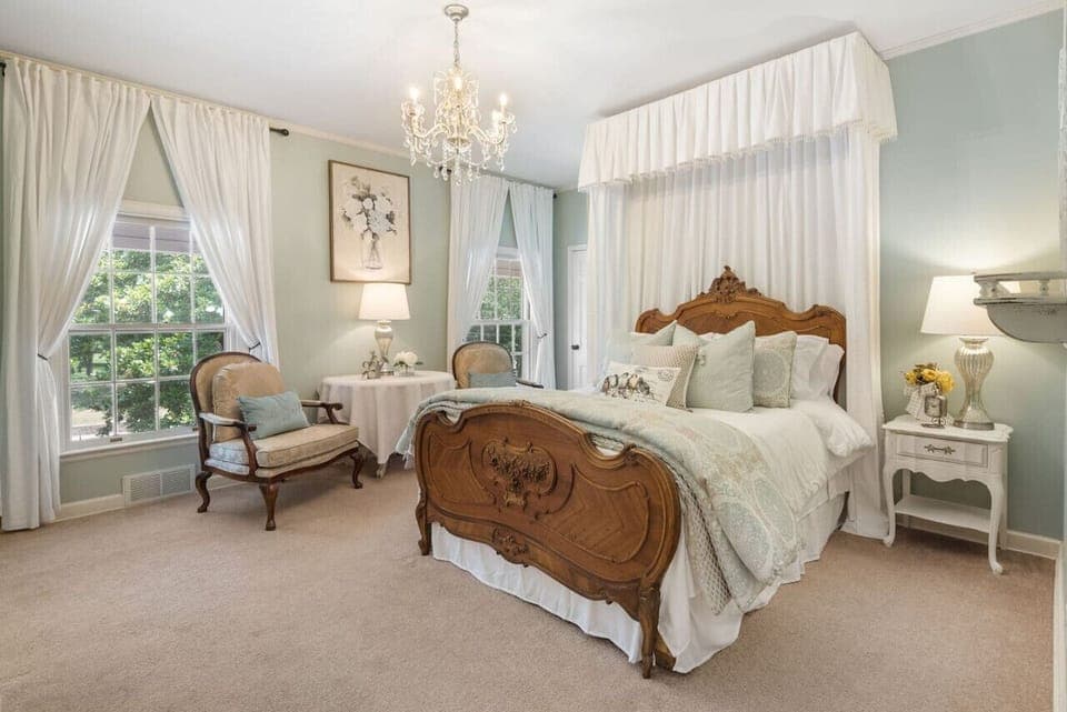 Lush Magnolia suite with queen size bed and sitting area