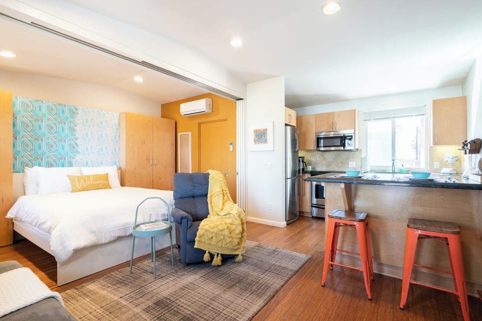 Welcome to your home away from home. Whether it's a beach getaway or a working away from home break, this unit has all the essentials you need.