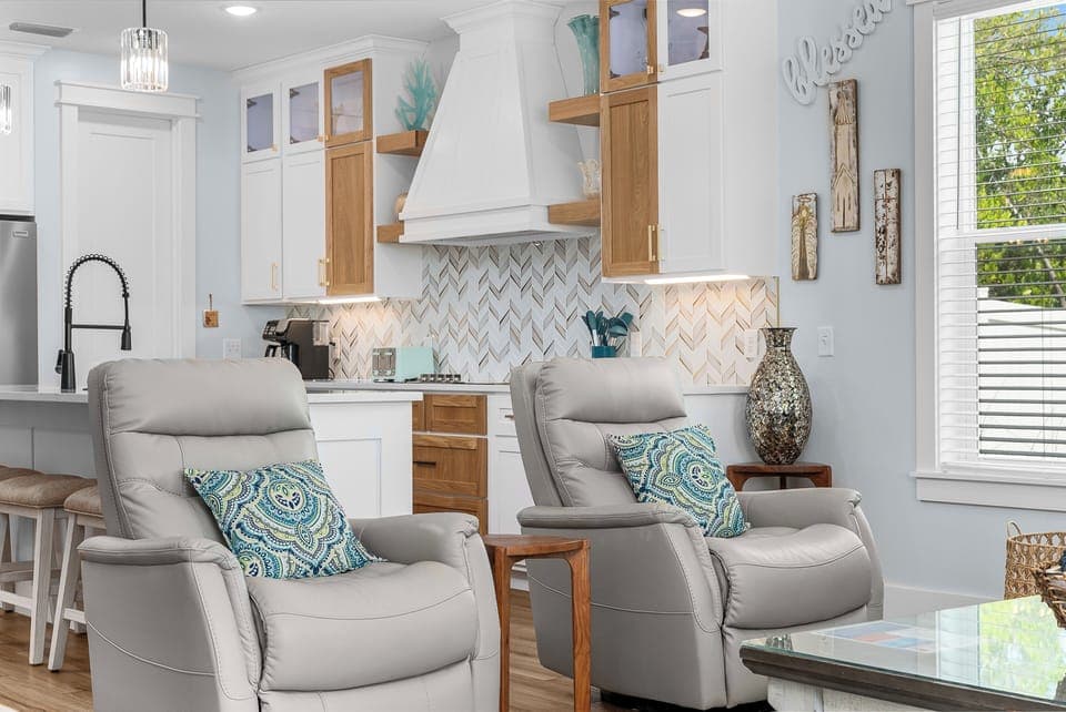Swivel seating in the Living Room, but can turn and talk w/ the cook in kitchen