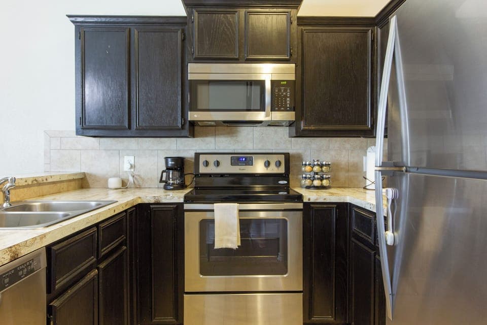 This kitchen has all the basics you need to whip up a home-cooked meal. 