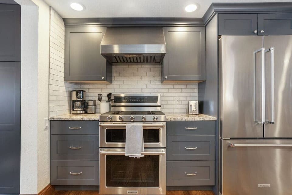 Fully Equipped Kitchen with New Appliances and Granite Countertops