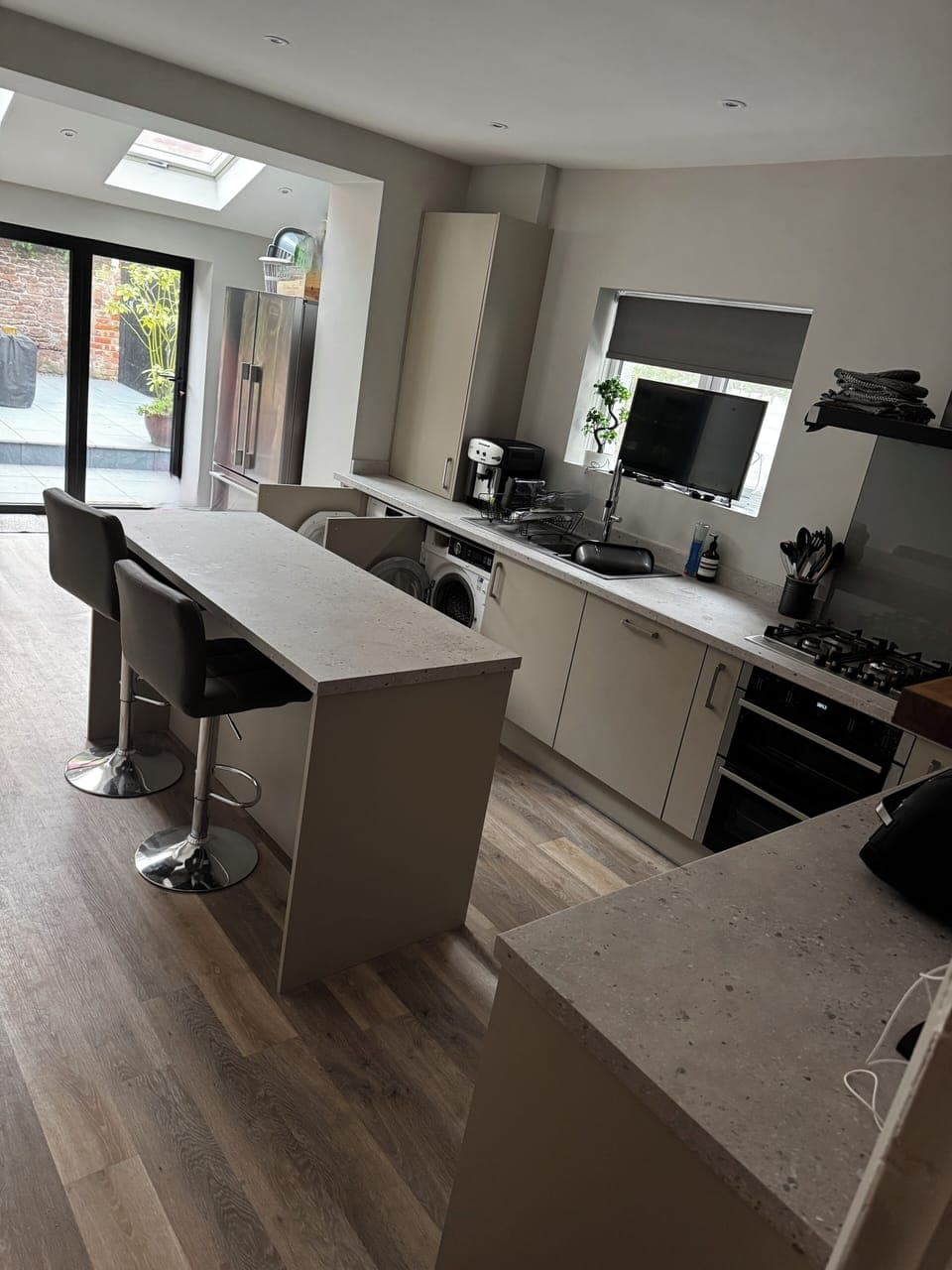 Kitchen; oven, hob, microwave, large fridge/freezer and dishwasher. 