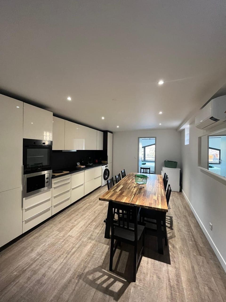 dining room, dining table, kitchen, dishwasher, nespresso coffee machine, washing machine (1)