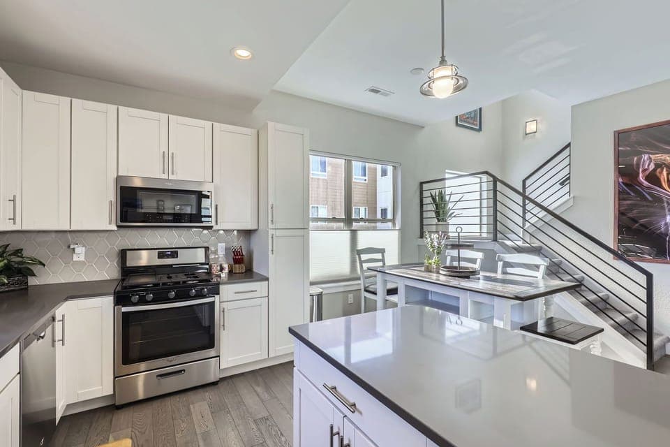 This kitchen has all that you need for a home-cooked meal after a day of adventures.