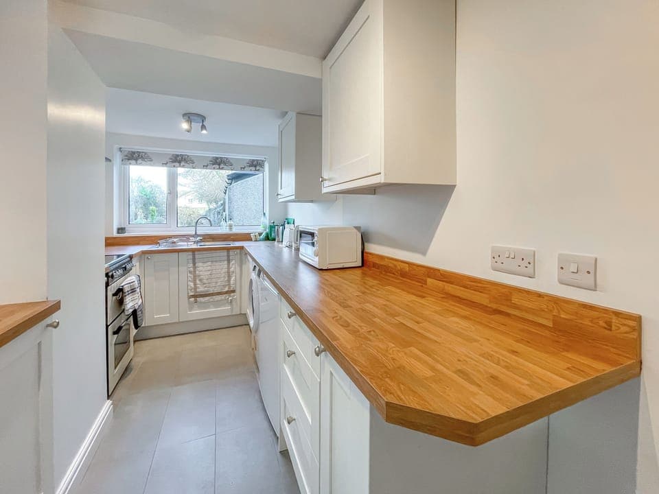 Kitchen | Bryn View Villa, Bryn Y Maen