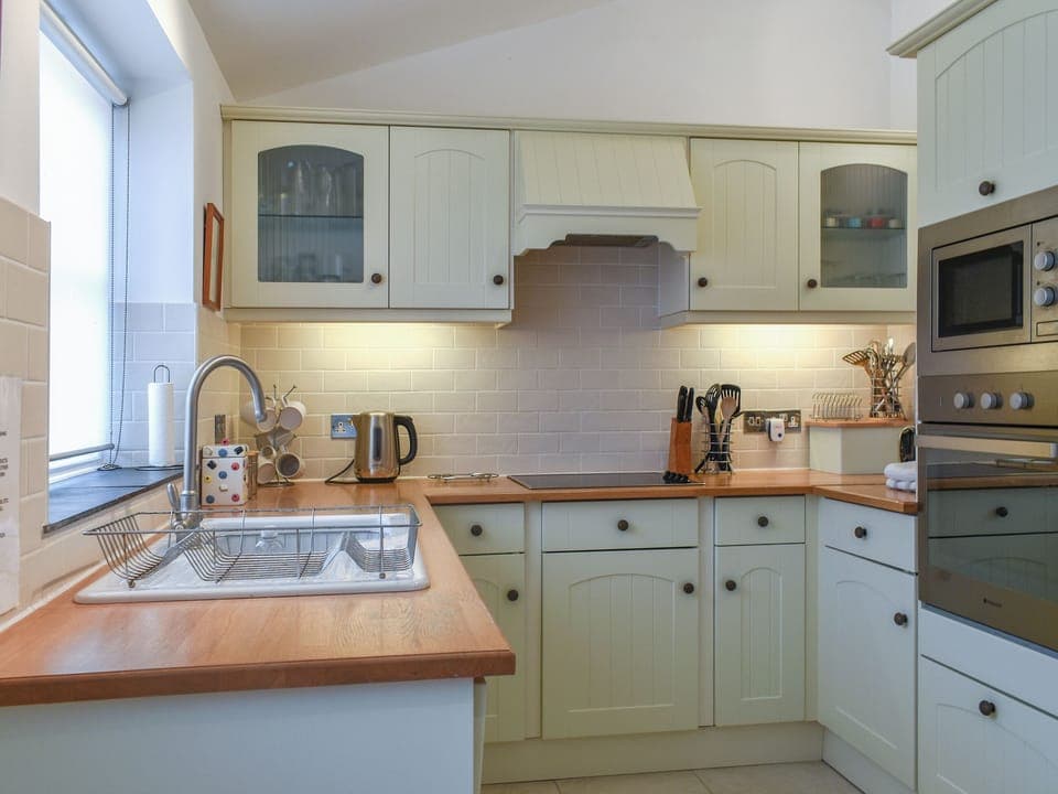Kitchen | Skiber An Hyli, Mawgan Porth