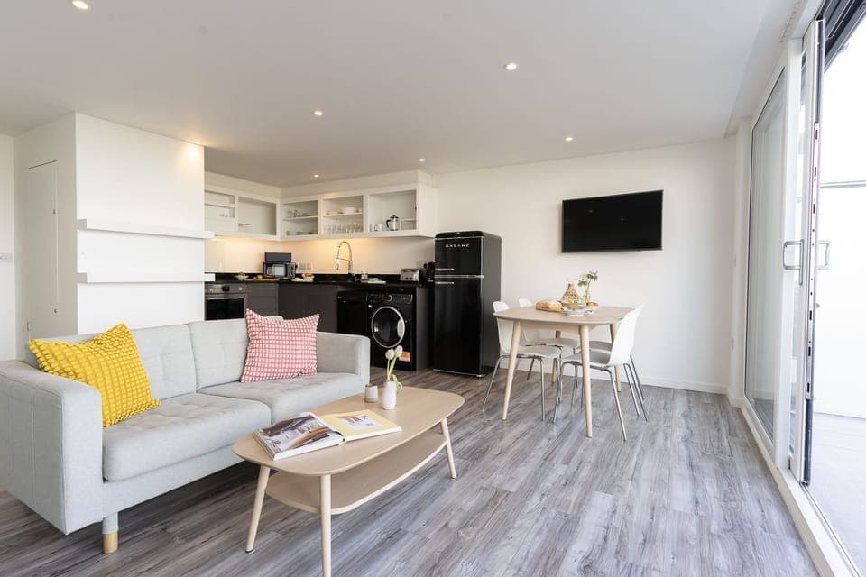 Living room at 6 Beachview, Crantock, Cornwall, self catering with Beach Retreats.