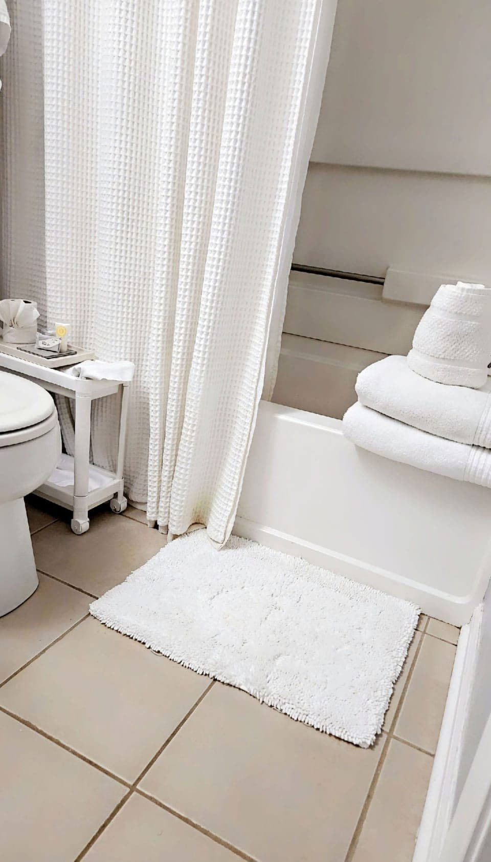 Crisp Clean White HOTEL SHEETS & TOWELS 🏌