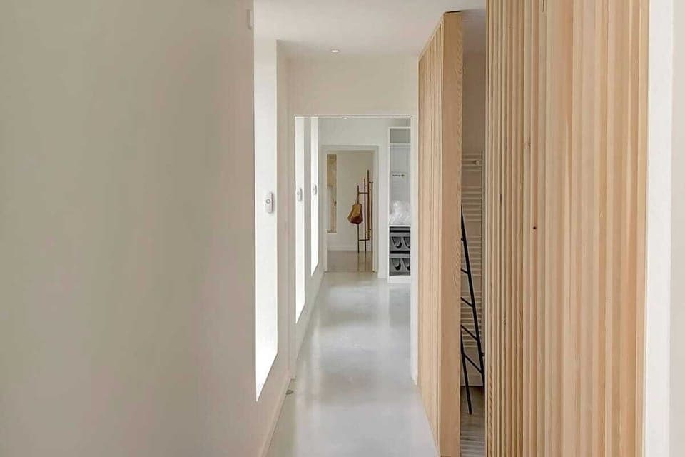 Accès à la chambre (3) parentale, on passe devant la salle de bain pour aller à la chambre