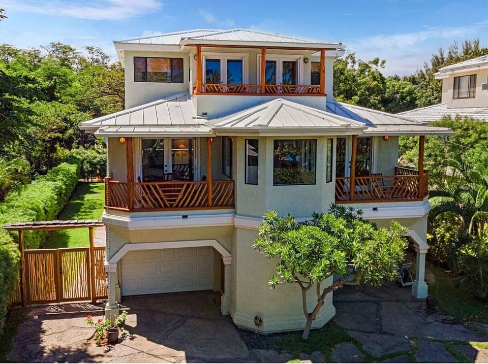 Whole House! 3,600 square feet. 5 bedrooms, sleeps 16+!  5 Lanai's