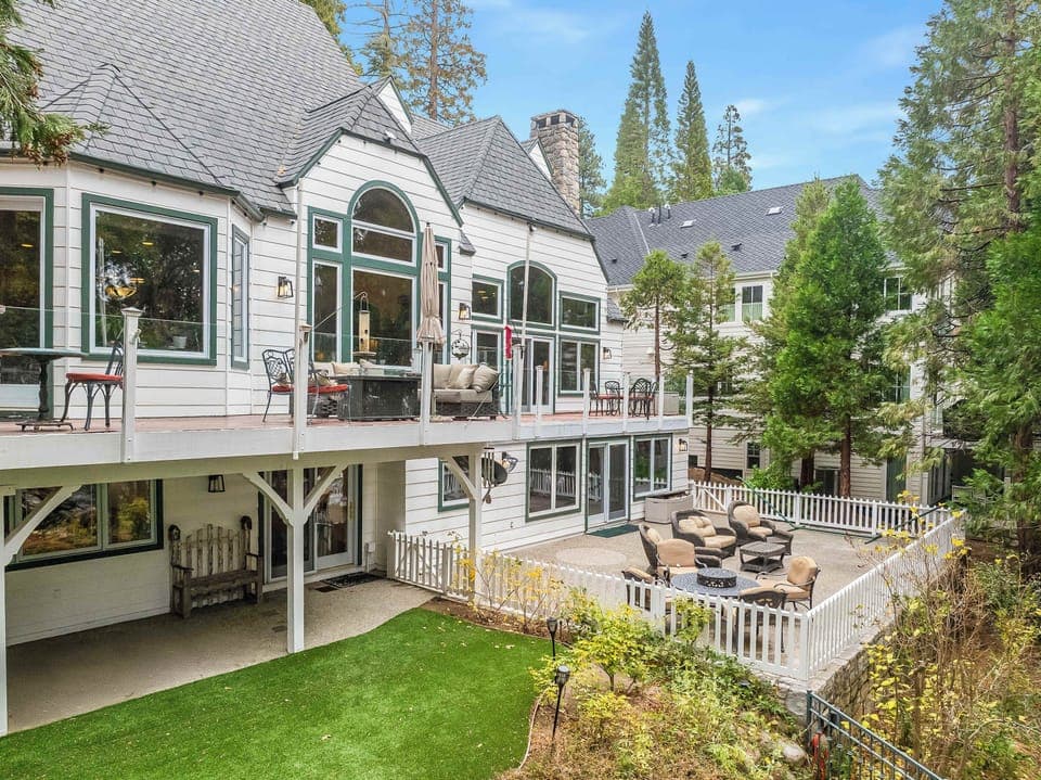 Winner of the Best Dressed Home Award!