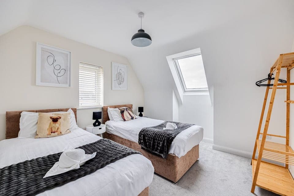 Bedroom 1: Zip-link bed set up as two single beds by default or can be zipped together as a king size bed upon request,