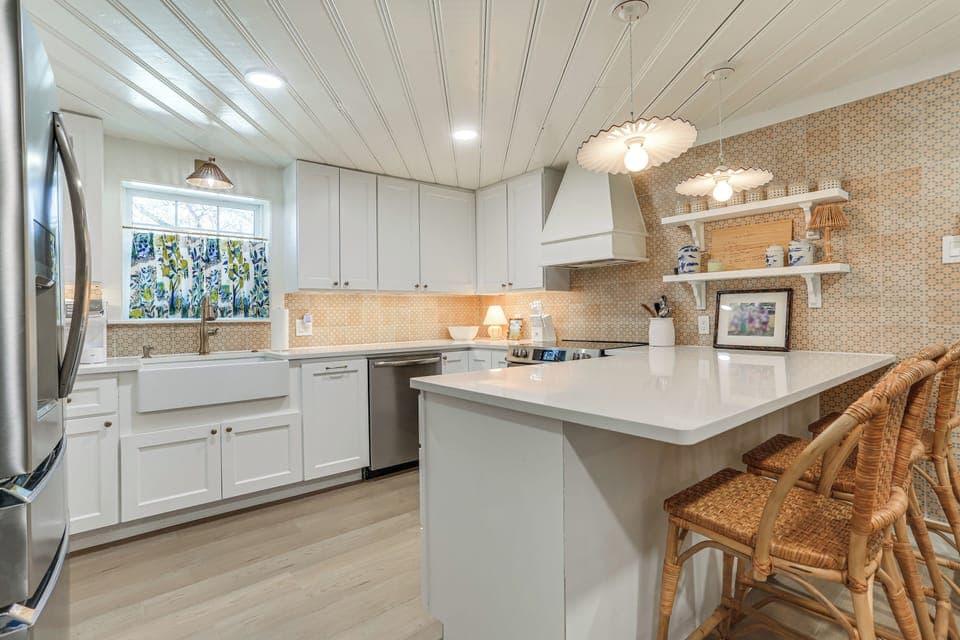 Kitchen | Main Level | Dishwasher | Dual Drip/Single-Serve Coffee Maker