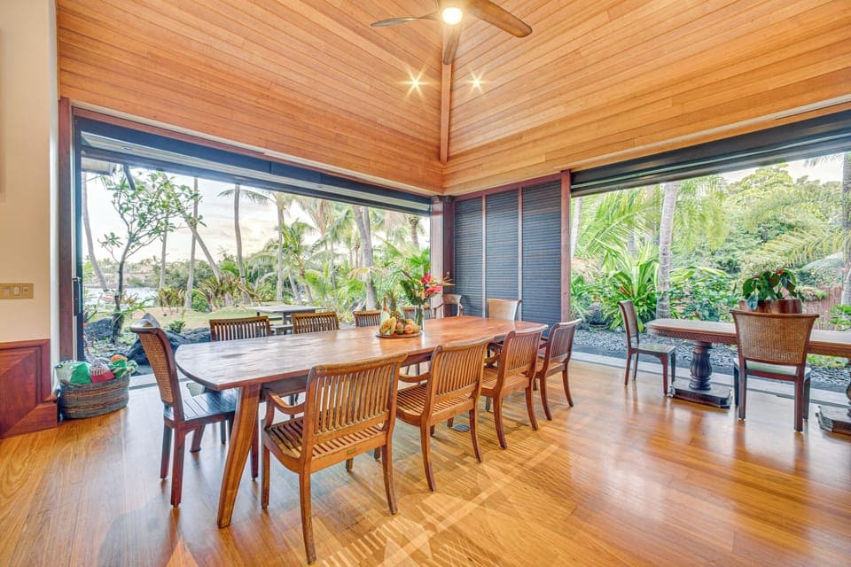 Dining Table | Dishware & Flatware