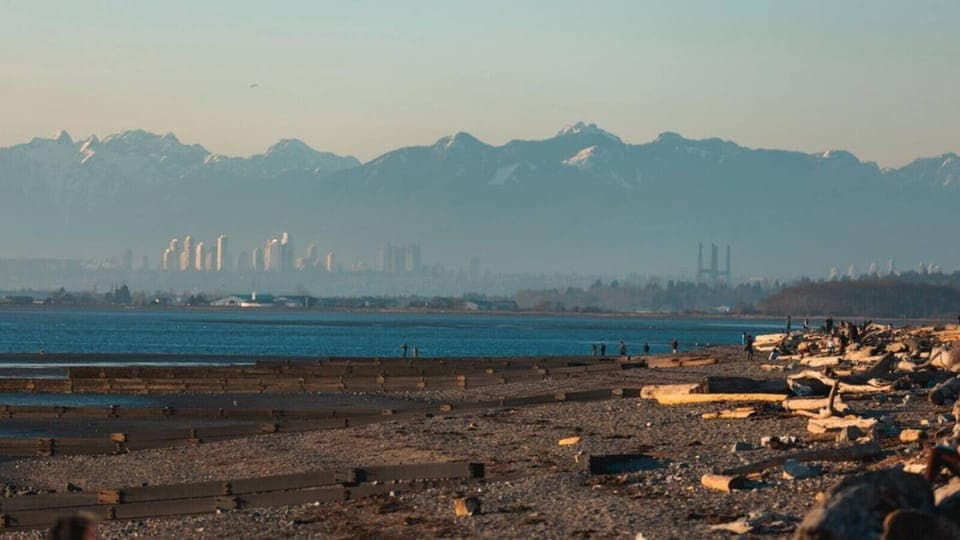 Enjoy stunning views of the coastal mountains from Crescent Beach, where the city skyline meets the natural beauty of Vancouver’s shoreline — a peaceful spot to take in the scenery year-round.