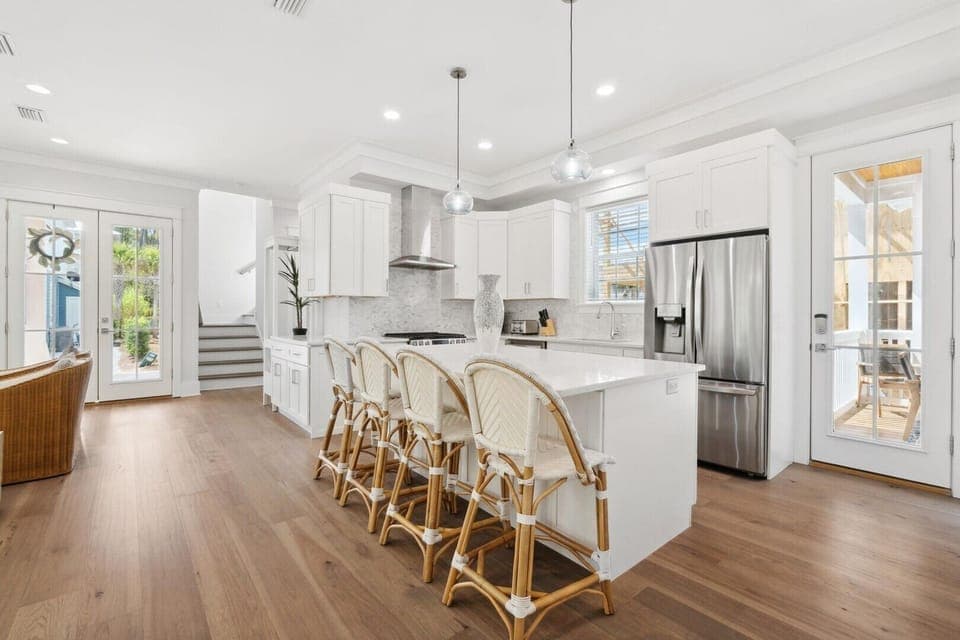 Kitchen with Breakfast Bar