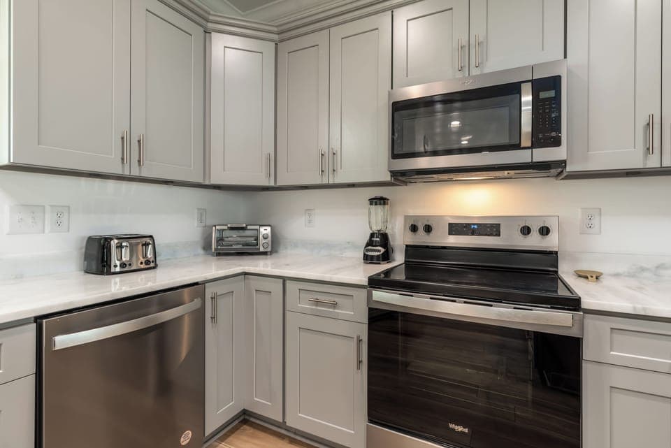 005 Beautiful Cs Fully Equpped Kitchen