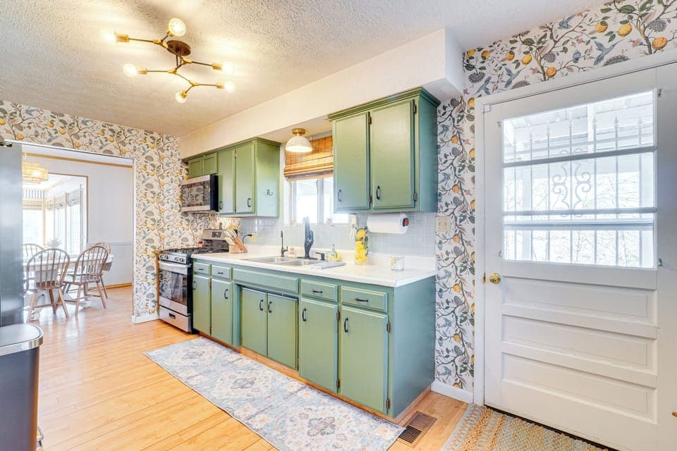 Kitchen | 1st Floor | Cooking Basics | Drip & Pod Coffee Makers | Toaster