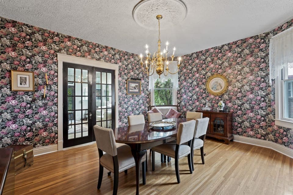 Ample dining seating for up to six people. 