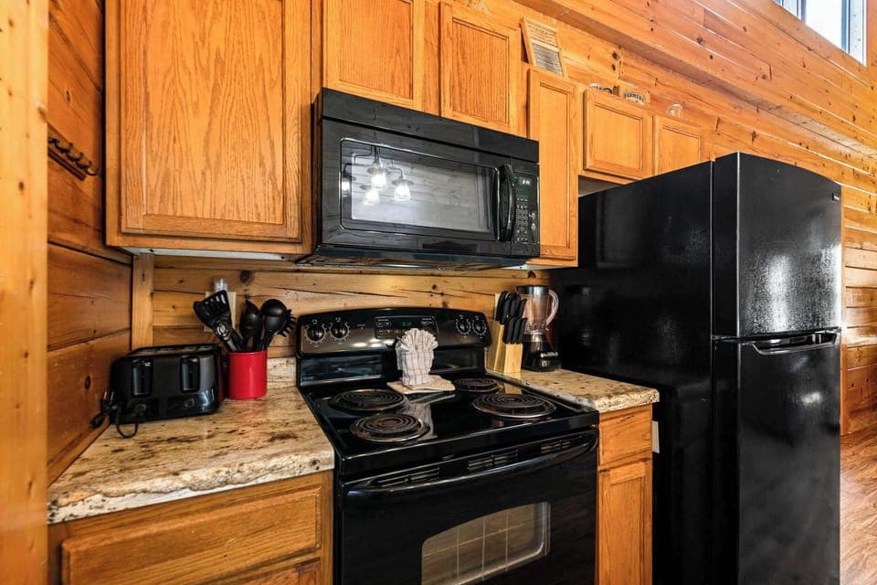 Full kitchen 