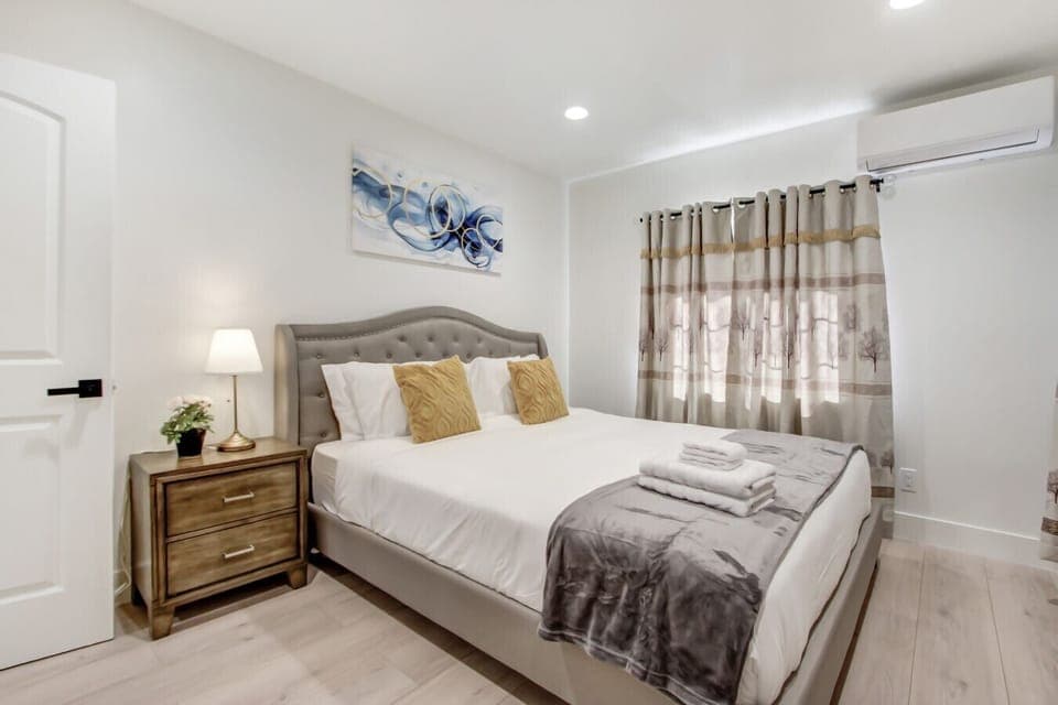 Your escape to relaxation starts with this ultra-comfy king bed!