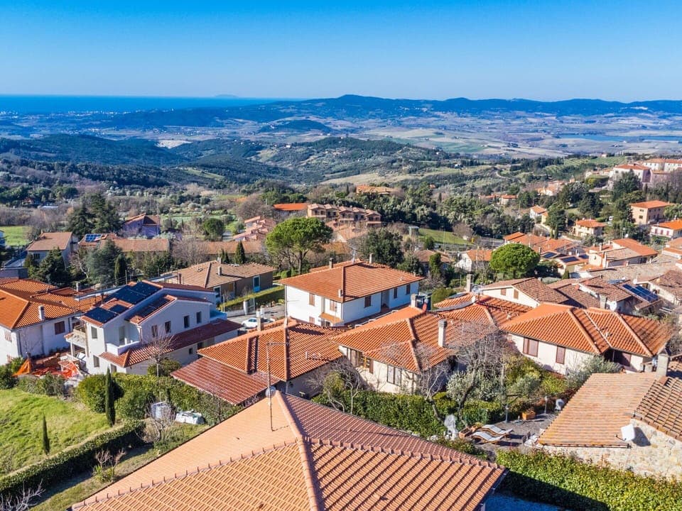 Furniture, Chair, Outdoor Furniture, Kitchen & Dining Room Table, Glass, Balcony, Shade, Outdoor Table, Coffee Table, Aluminium