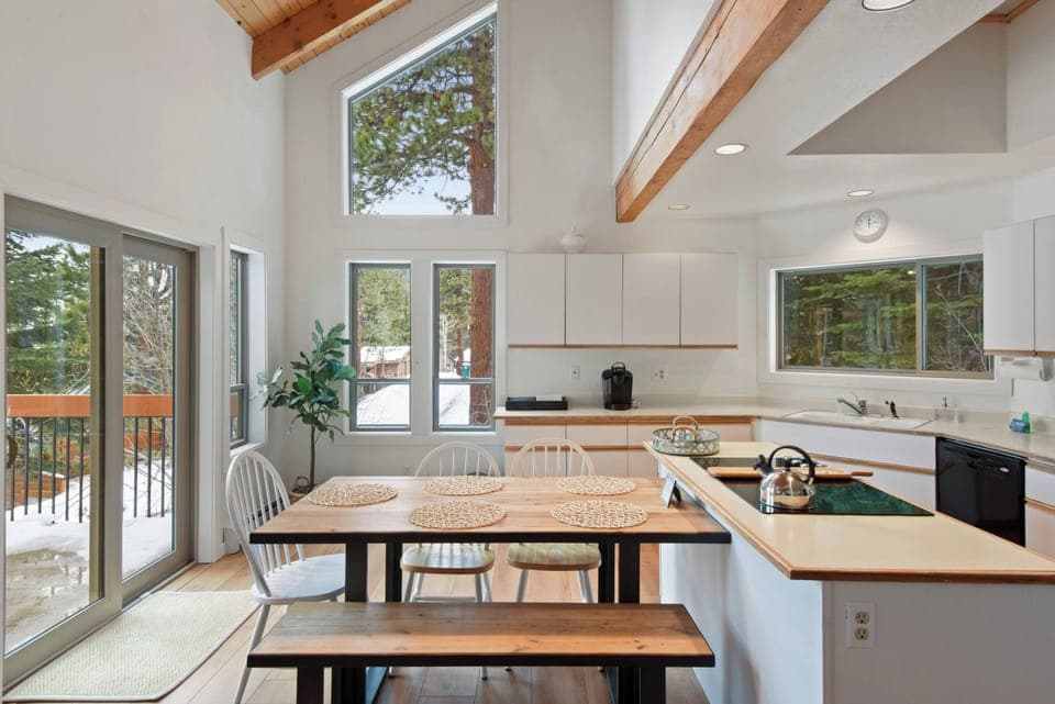 Full kitchen w/ toaster oven, drip coffee pot, Keurig, electric stovetop, double oven, and more