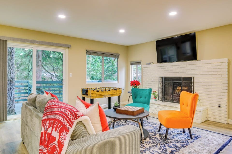 Twin Peaks Vacation Rental | 3BR | 3BA | Steps to Enter | 1,175 Sq Ft