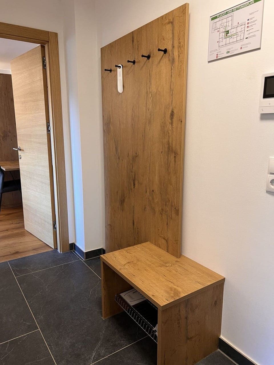 Building, Light, Wood, House, Wood Stain, Beam, Floor, Line, Rectangle