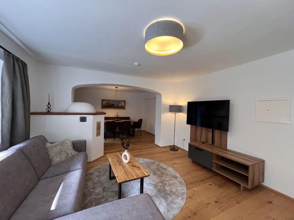 Building, Property, Table, Couch, Interior Design, Picture Frame, Wood, Comfort, Flooring, House