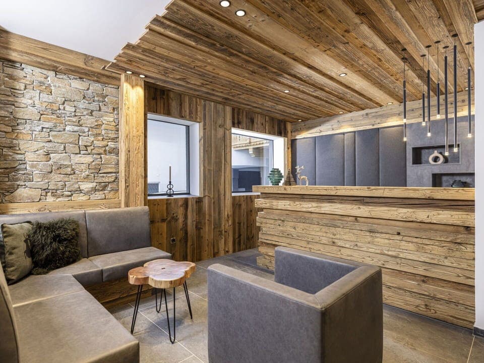 Property, Table, Building, Couch, Wood, Window, Lighting, Interior Design, Architecture, Flooring