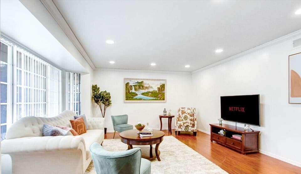 This living room was made for movie marathons stream away in style. #travelsgvcertified