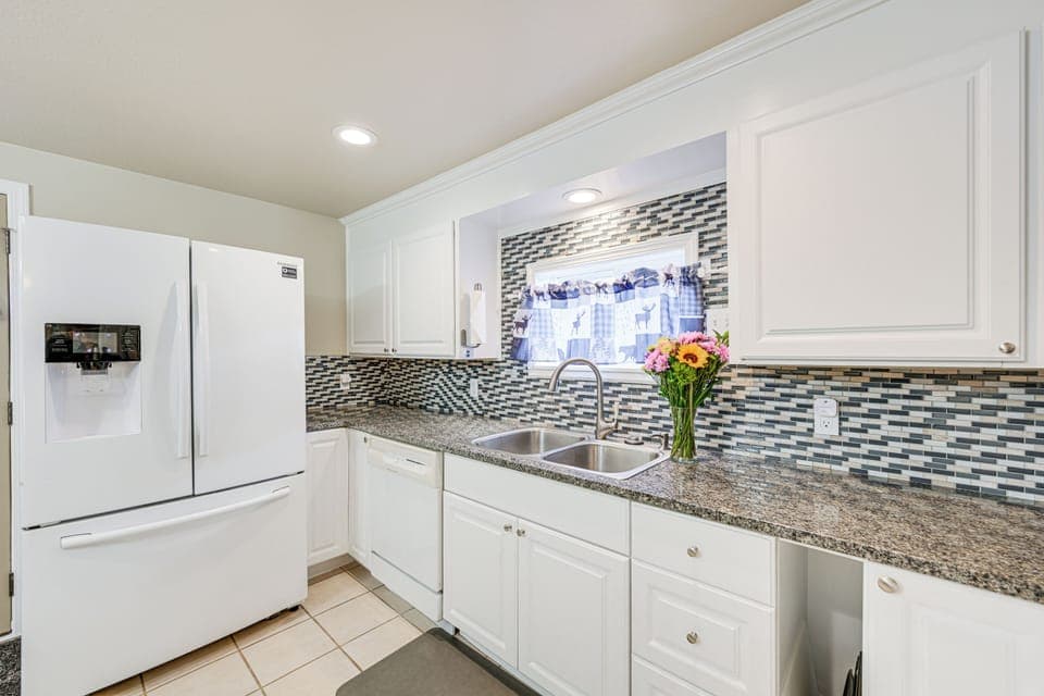 Kitchen | Stove/Oven | Microwave | Keurig Coffee Maker