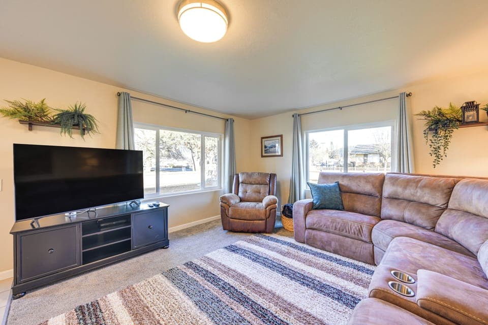 Centralia Vacation Rental | 3BR | 1BA | 1,100 Sq Ft | 3 Steps to Enter