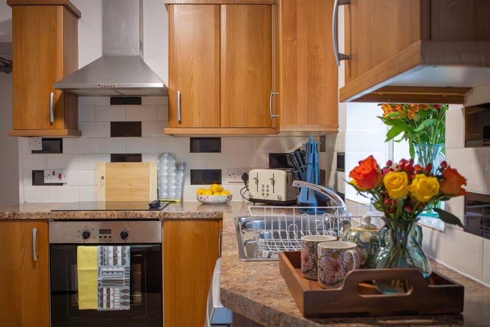 Modern kitchen with cooker, sink and generous storage for longer stays.