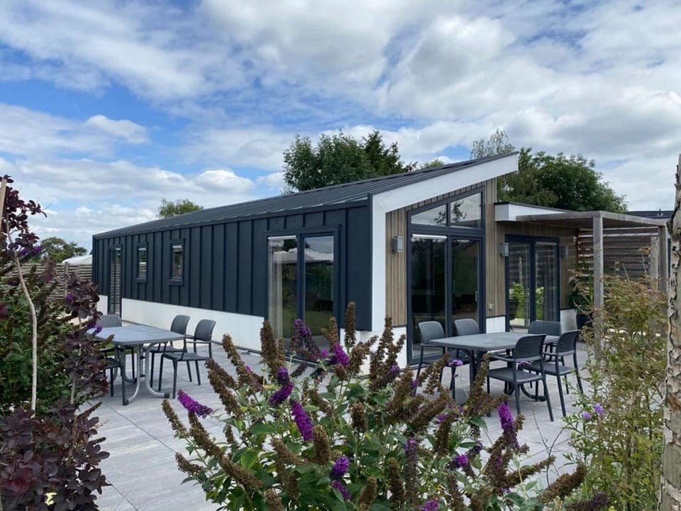 Outdoor Furniture, Swimming Pool, Resort, Sunlounger, Leisure, Shade, Vacation, Resort Town, Umbrella