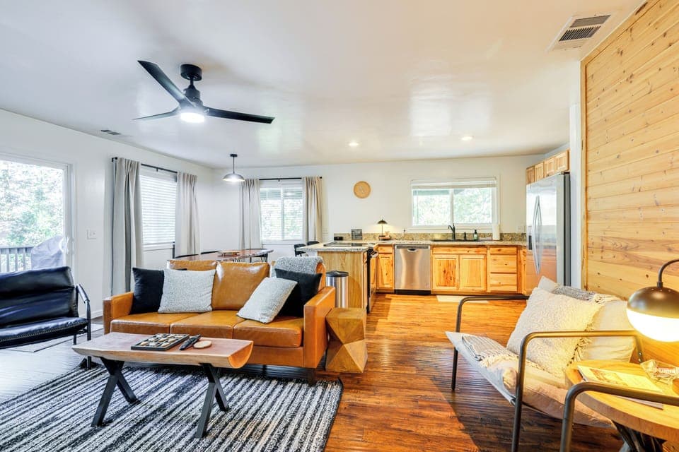 Groveland Vacation Rental | 2BR | 2BA | 4 Steps to Enter | 1,024 Sq Ft