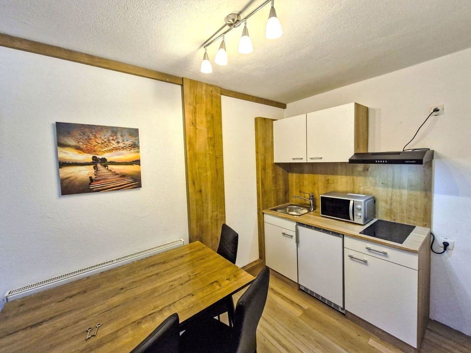 Wood, Flooring, Floor, Wood Stain, Apartment, Ceiling, Hardwood, Wood Flooring, Plank, Lumber