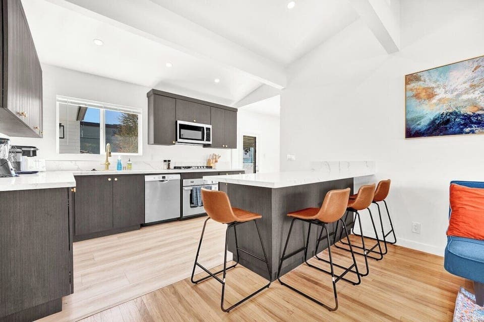 Newly remodelled chefs kitchen flowing onto the outdoor patio, everything you could possibly need for a wonderful vacation.
Keurig and coffee provided. 
