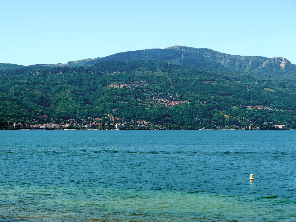 Mountainous Landforms, Water Resources, Mountain, Body Of Water, Hill, Highland, Coastal And Oceanic Landforms, Terrain, Bank, Mountain Range